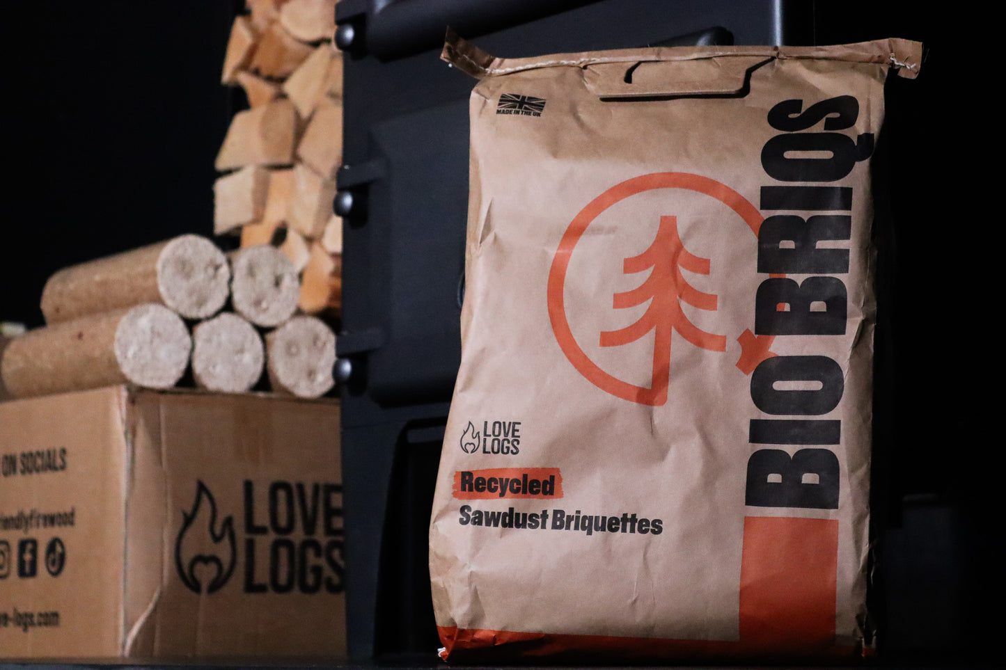 Bio Briqs firewood briquette bag & unpacked product